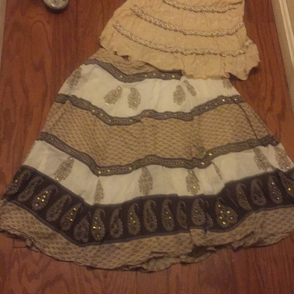 Funky people lined skirt